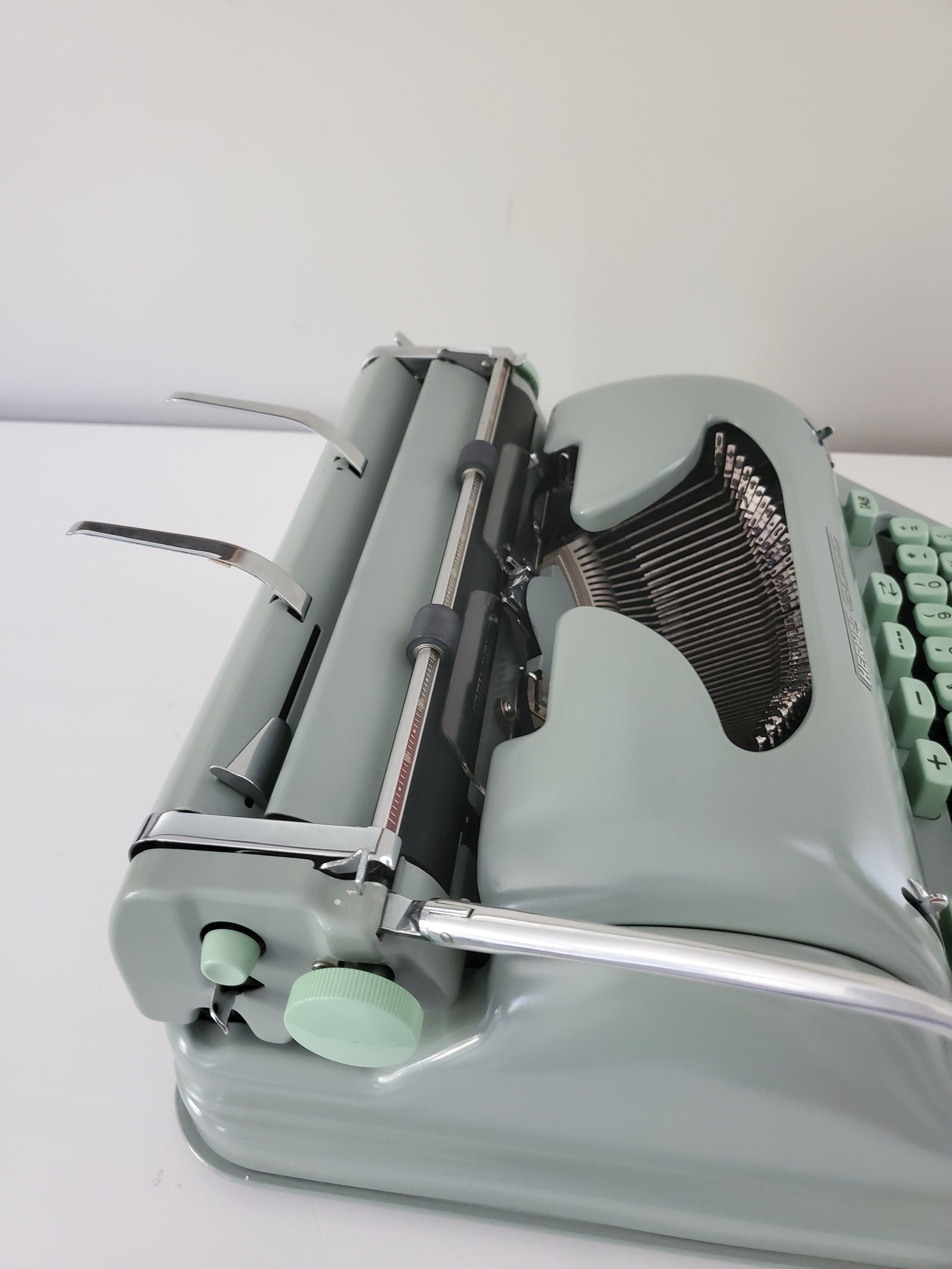 Olympia SM3 or SM4: Vintage Manual Typewriter with Case, Guarantee,  Lifetime Tradein Policy — Classic Typewriter Co.